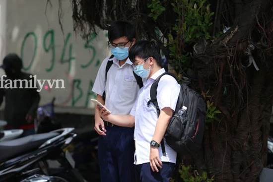 63 trường công bố ĐIỂM CHUẨN xét tuyển đại học năm 2021: 19 điểm vẫn đậu một loạt ngành triển vọng