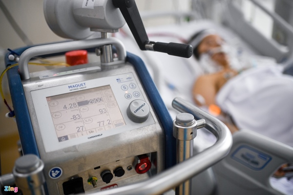 Ranh giới sinh tử ở Bệnh viện Hồi sức Covid-19 TP.HCM-10