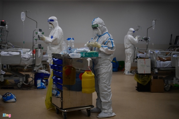 Ranh giới sinh tử ở Bệnh viện Hồi sức Covid-19 TP.HCM-20