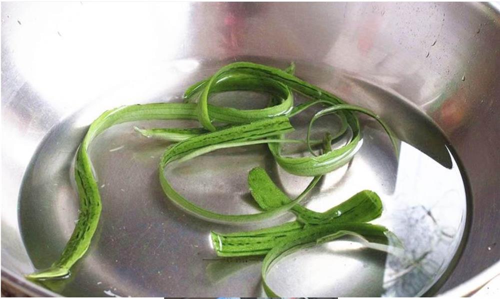 Ngâm vỏ mướp với nước vo gạo ai ngờ lại có tác dụng mà hầu hết mọi người đều không biết-3