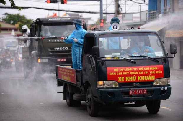 TP.HCM bác bỏ tin đồn thất thiệt 5 máy bay trực thăng phun khử khuẩn vào tối nay-2