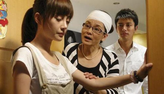 Cưới xong, mẹ chồng sống chết không cho vợ chồng son ngủ chung, cô giận dữ đòi ly hôn rồi dở khóc dở cười khi biết nguyên nhân-1