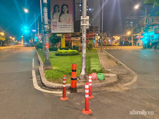 Những ngã tư vắng đến hiu hắt trong ngày đầu Sài Gòn không ra ngoài đường sau 18h-3