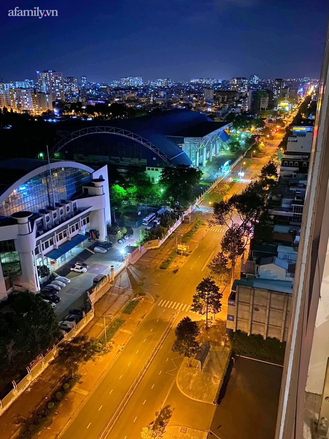 Những ngã tư vắng đến hiu hắt trong ngày đầu Sài Gòn không ra ngoài đường sau 18h-9