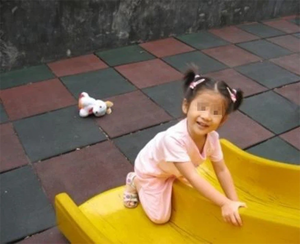 Con gái trước khi qua đời liên tục nói máy giặt hỏng, lo xong tang sự, người mẹ kiểm tra và hoảng loạn khi thấy những thứ bên trong-1