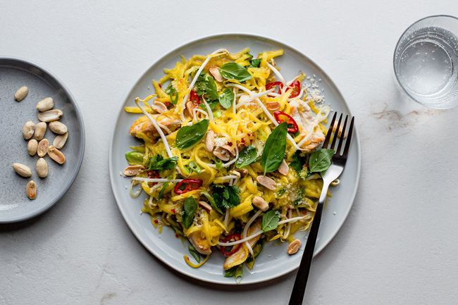 Ở nhà giãn cách cũng không sợ tăng cân nếu làm món salad này ăn thường xuyên-6