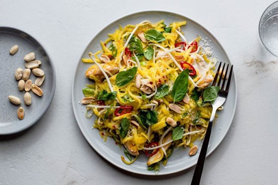 Ở nhà giãn cách cũng không sợ tăng cân nếu làm món salad này ăn thường xuyên