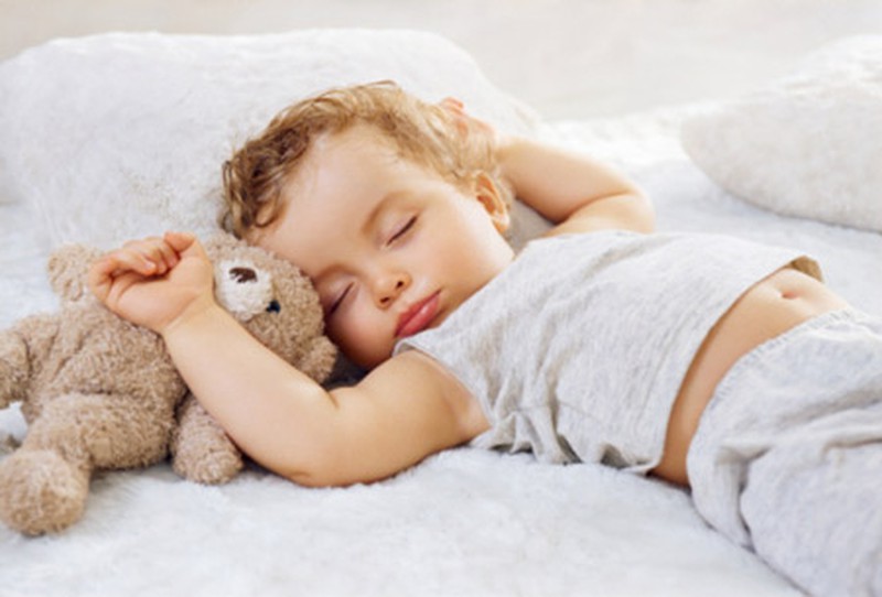 Hành động này của trẻ khi ngủ khiến mẹ phiền lòng nhưng thực chất lại báo hiệu trẻ có IQ cao, cha mẹ thường bỏ qua mà không hề hay biết-2