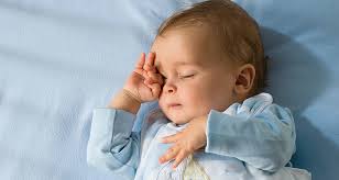 Hành động này của trẻ khi ngủ khiến mẹ phiền lòng nhưng thực chất lại báo hiệu trẻ có IQ cao, cha mẹ thường bỏ qua mà không hề hay biết-3