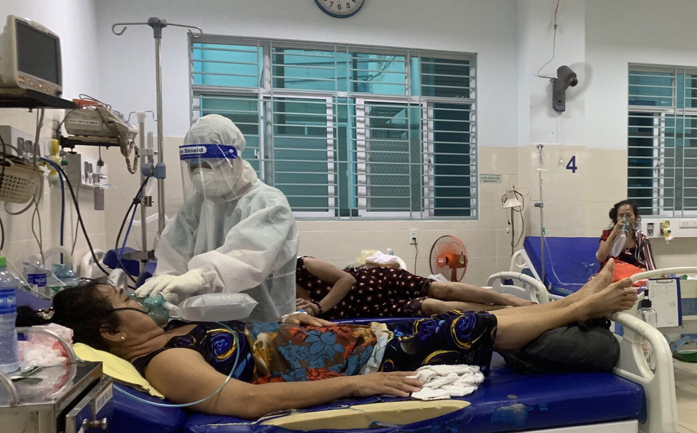 Nữ điều dưỡng tại TP HCM: Không ăn uống, đi vệ sinh trong suốt hơn 7 tiếng trực, người ướt sũng, tay nhăn nheo vì nóng-1