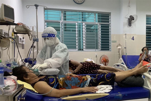 Đội quân truy vết COVID-19 tại TP HCM: Sốc khi gọi điện cho F1, gia đình thông báo đã thành F0 và tử vong-3