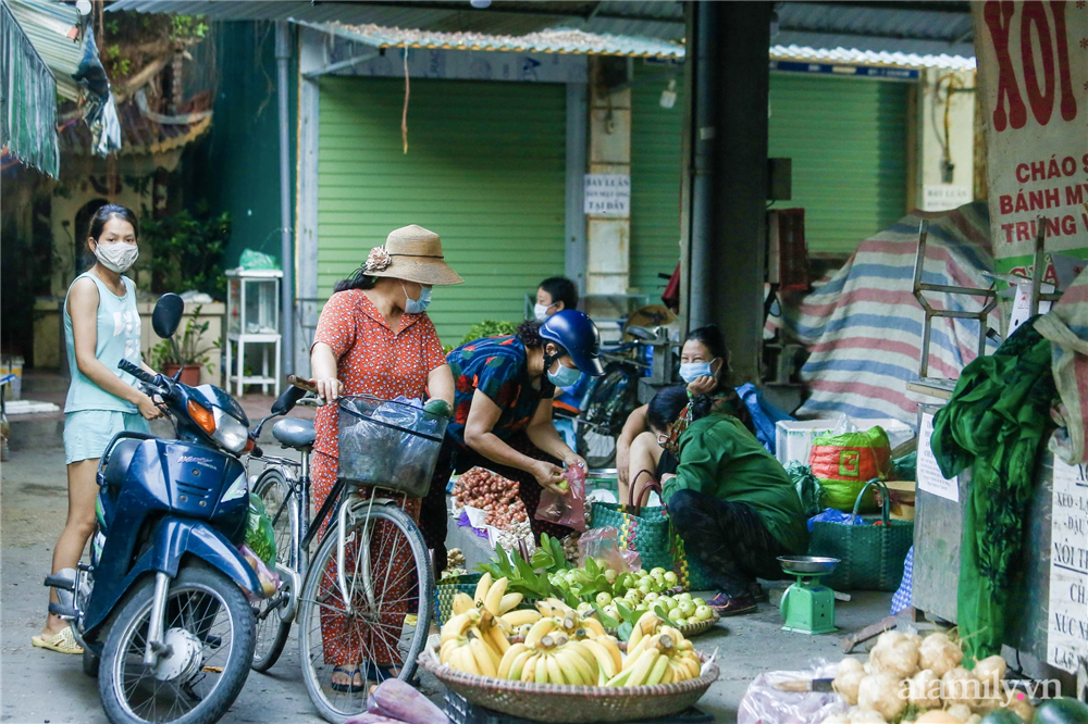 Hà Nội bắt đầu phát phiếu đi chợ cho người dân theo ngày chẵn, ngày lẻ-9