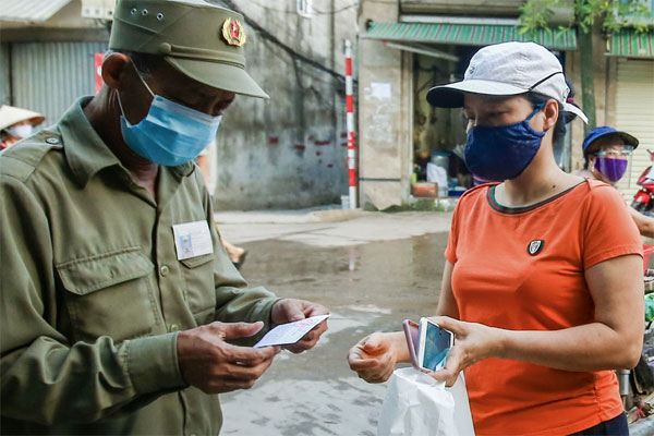 Nhận thẻ đi chợ, dân Hà Nội phân công, canh giờ mua mớ rau, con cá-5