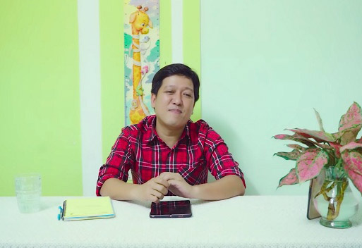 Trường Giang để lộ ngoại hình gây chú ý sau khi về quê làm phụ hồ”-2