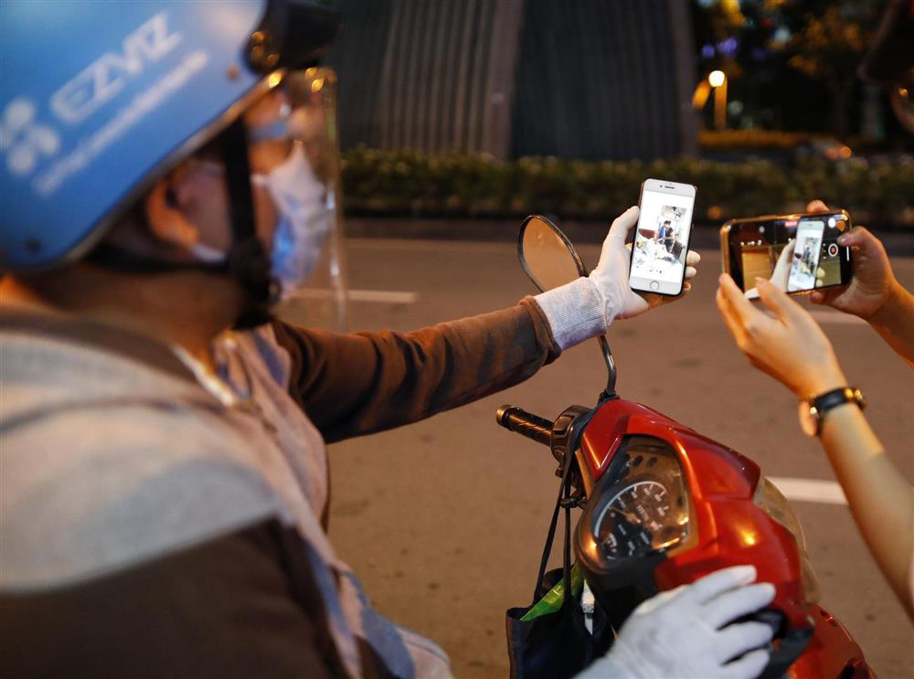 Lời tâm sự về con trai của ông bố chở theo bình oxy ra đường vào giờ giới nghiêm khiến CSGT cũng phải rơi nước mắt-2