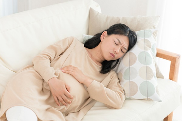 Lắp camera để tiện theo dõi khi có con nhỏ, chồng bất ngờ phát hiện bí mật hàng đêm của vợ bầu-1