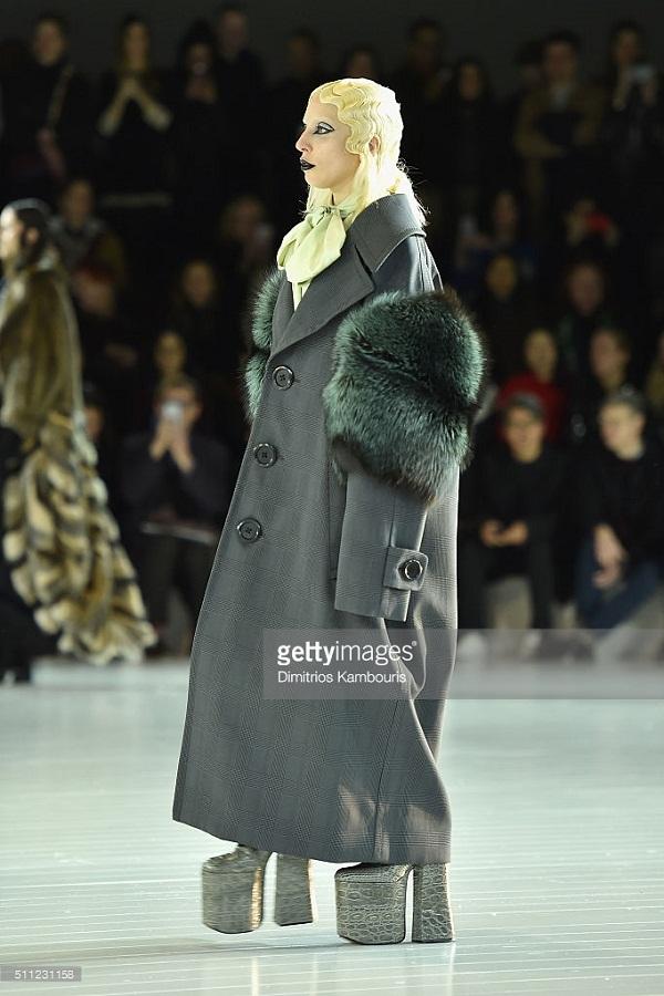 Tiền đình những lần đi giày cà kheo 40cm như diễn xiếc của Lady Gaga-12