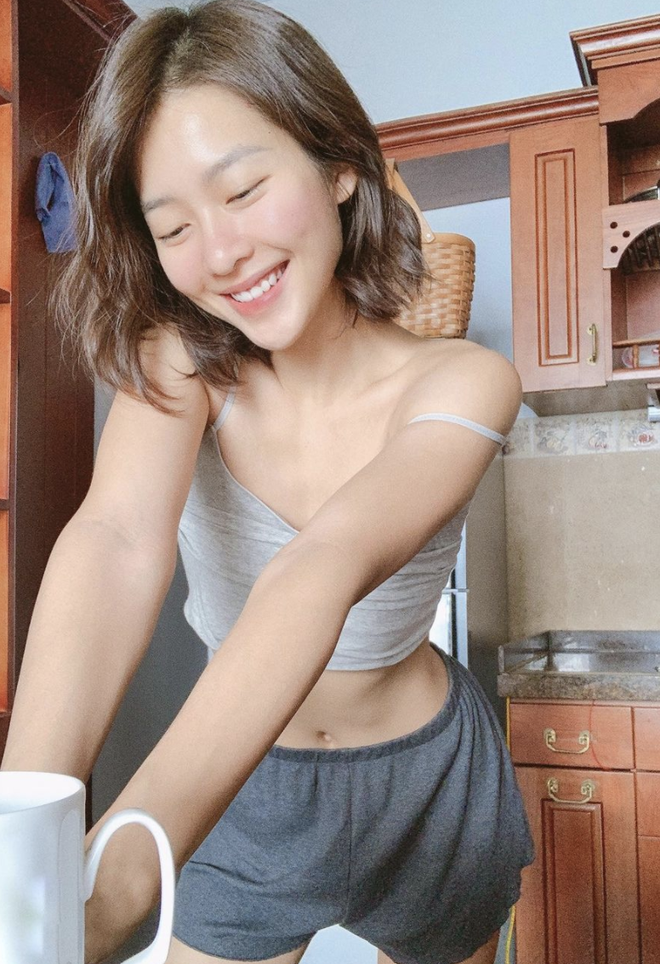 Body của Khả Ngân dạo này: Gầy đến báo động, ảnh đẹp cũng không thể che được xương ngực, cân nặng chỉ còn 42kg-10
