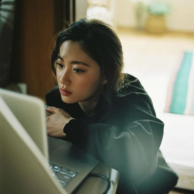 Sau chia tay, bạn trai lên mạng chê bai tôi đủ điều, tôi chỉ thả nhẹ 1 bức ảnh khiến anh ta co rúm người lại-1