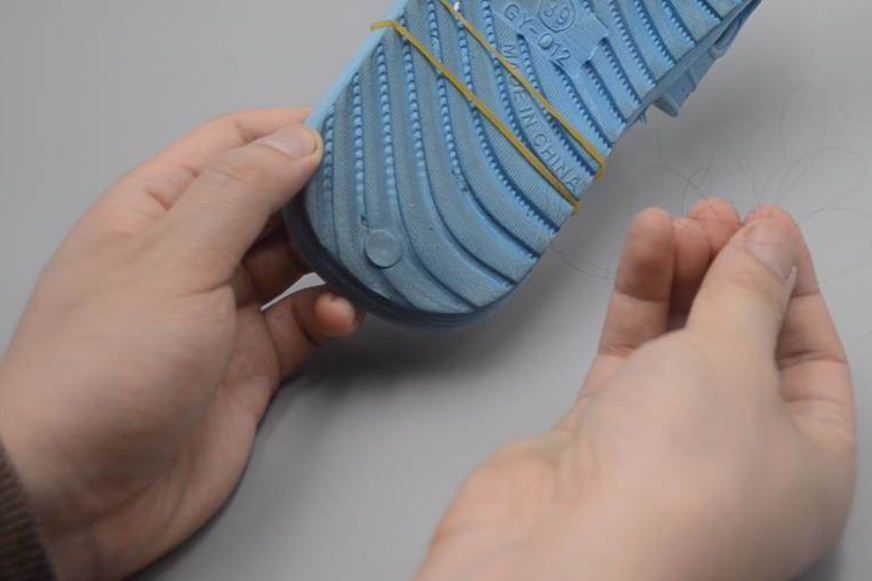 Đặt một vài sợi dây chun trong phòng tắm sẽ rất hữu ích, có thể giúp bạn tiết kiệm được rất nhiều tiền trong một năm-6