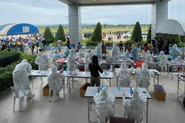 Xưởng chế biến thịt gà lớn nhất Châu Á trở thành ổ dịch Covid-19 khổng lồ: Gần 3500 công nhân bị nhiễm-3