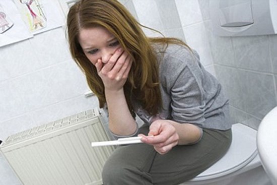 Rất yêu người yêu hiện tại nhưng lỡ có bầu với người cũ trong một lần say, tôi biết phải làm sao?