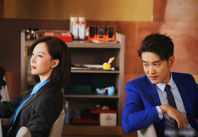 Một năm sau khi ly hôn, con gái gửi nhầm ảnh sinh nhật tôi cho chồng cũ, một lúc sau tôi bàng hoàng vì cảnh trước mắt-1