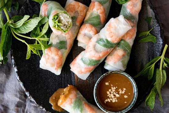 Cách làm gỏi cuốn tôm thanh mát tại nhà, rất thích hợp ngày nắng nóng