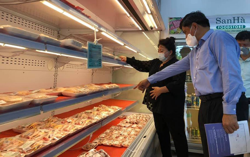 Gà rẻ như mớ rau: Sớm mở lại lò mổ, khơi thông đầu ra-2