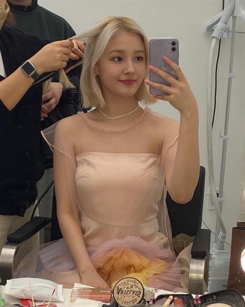 Cắt tóc mái là nước đi sai lầm của Nancy, visual bông hồng lai bớt xuất thần đi hẳn!-14