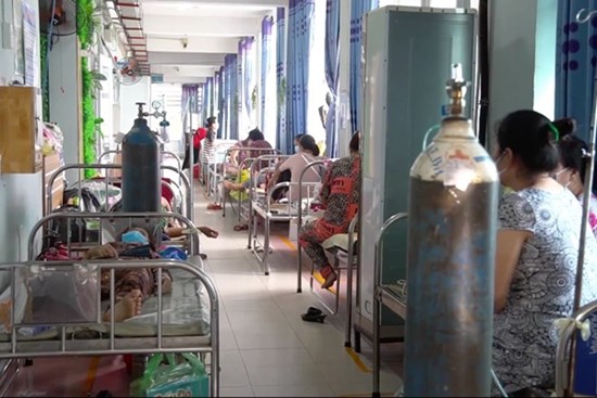 Video cận cảnh bên trong một bệnh viện điều trị Covid-19 tại TP HCM