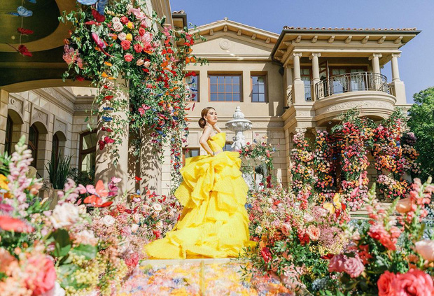 Nữ đại gia ở biệt thự 800 tỷ khoe ảnh tạo dáng bên ván Chanel từng khiến Chi Pu - Ngọc Trinh mê mẩn, vóc dáng U60 gây ngỡ ngàng-2