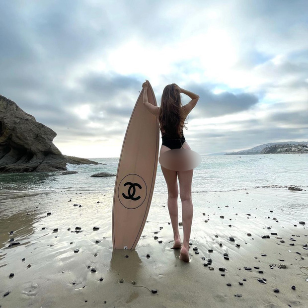 Nữ đại gia ở biệt thự 800 tỷ khoe ảnh tạo dáng bên ván Chanel từng khiến Chi Pu - Ngọc Trinh mê mẩn, vóc dáng U60 gây ngỡ ngàng-4