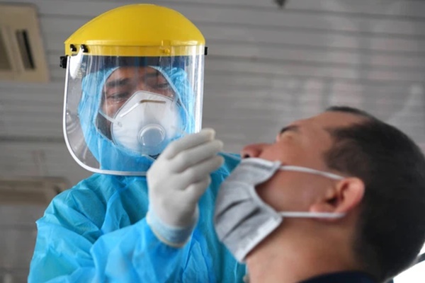 Trưa 28/7, Hà Nội phát hiện thêm 35 ca dương tính SARS-CoV-2 ở 7 chùm ca bệnh-1