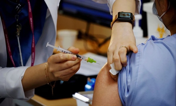 Bác sĩ mách công thức uống nước Trọng lượng x 35 và cách giúp hạ sốt, giảm tác dụng phụ sau khi tiêm vắc xin Covid-19-3