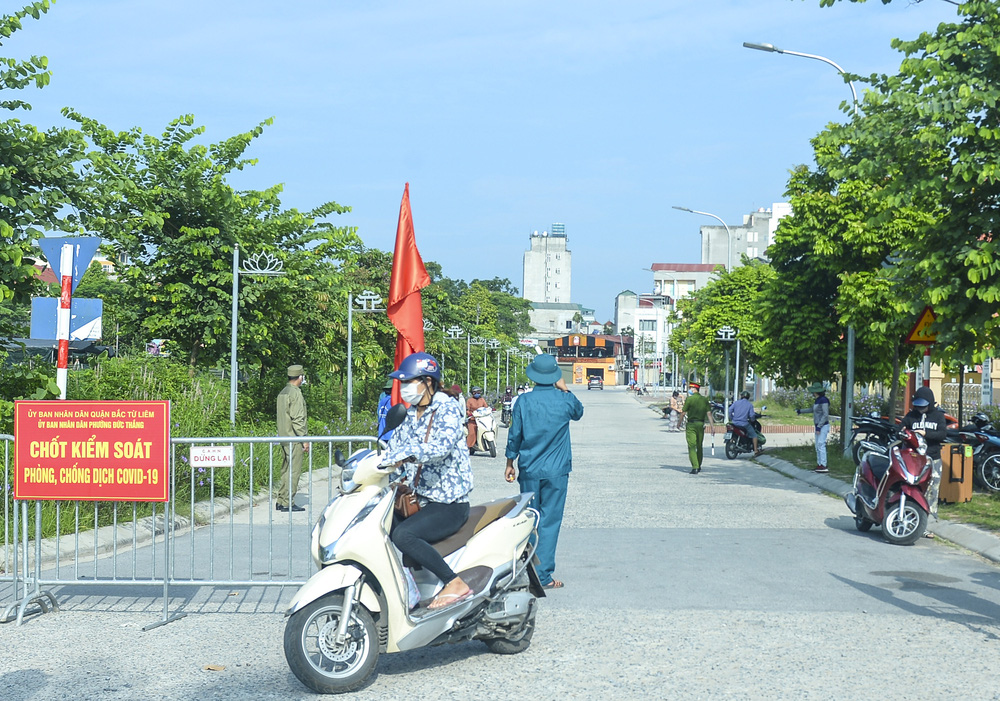 Hà Nội: Phường phát phiếu kiểm soát phòng, chống COVID-19, mỗi nhà chỉ ra đường 1 lần/ngày-2
