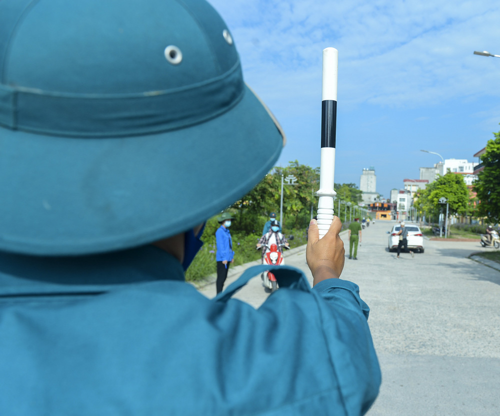 Hà Nội: Phường phát phiếu kiểm soát phòng, chống COVID-19, mỗi nhà chỉ ra đường 1 lần/ngày-3