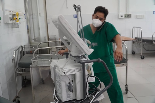 Đâu là giới hạn của con người? - Tâm sự gan ruột của bác sĩ truyền nhiễm ở tâm dịch TP HCM-1