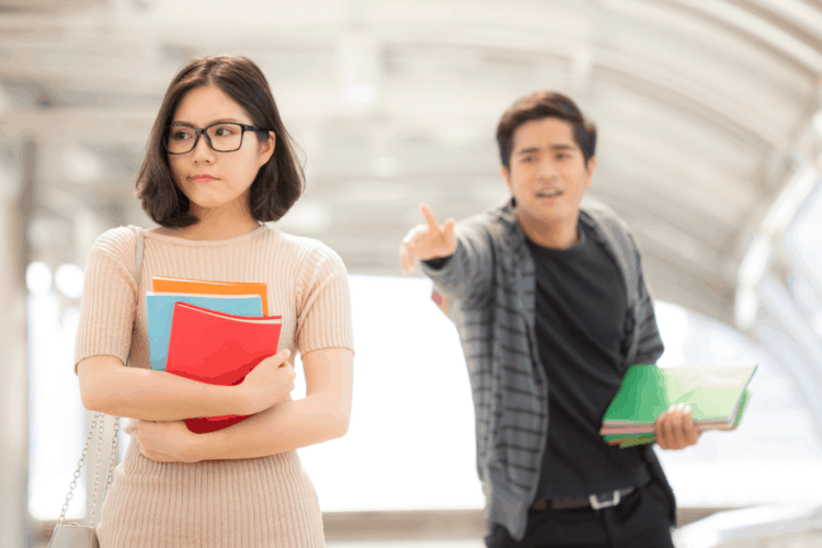 Cặp đôi yêu nhau thắm thiết suốt 2 năm vượt qua mọi sự ngăn cản, nhưng mẹ cô gái chỉ nói đúng 1 câu, chàng trai đã đánh mất tất cả-2