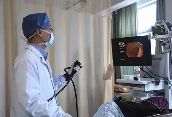 Cô gái 27 tuổi ngủ sớm dậy sớm, làm việc đều đặn nhưng vẫn mắc ung thư dạ dày, bác sĩ chỉ ra thói quen ăn uống xấu của nhiều người trẻ-2