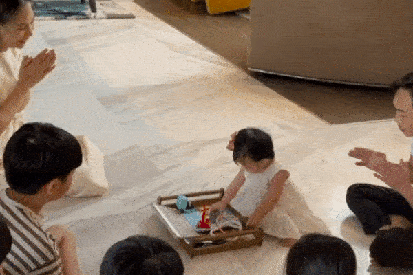 Bốc trúng món đồ này trong tiệc thôi nôi, bé Suchin khiến dân tình thích thú: “Chuẩn con gái bố Cường Đô La”