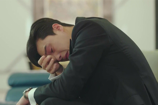 Đến nhà mẹ vợ ăn tối, đợi 3 tiếng đồng hồ mà thức ăn vẫn chưa có trên bàn, tôi vào bếp nhìn thấy cảnh này mà nước mắt chảy ròng ròng-1