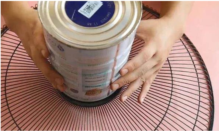 Đừng vội vứt chiếc quạt điện nếu nó bị hỏng, hãy đặt một chai nhựa to ở giữa, cả nhà sẽ đổ xô vào sử dụng-9