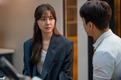 Về ngoại giỗ bố, chồng mang đúng nải chuối đến mà không đóng góp gì, xấu hổ tôi dúi trộm cho anh trai 500 nghìn thì bàng hoàng khi anh thở dài