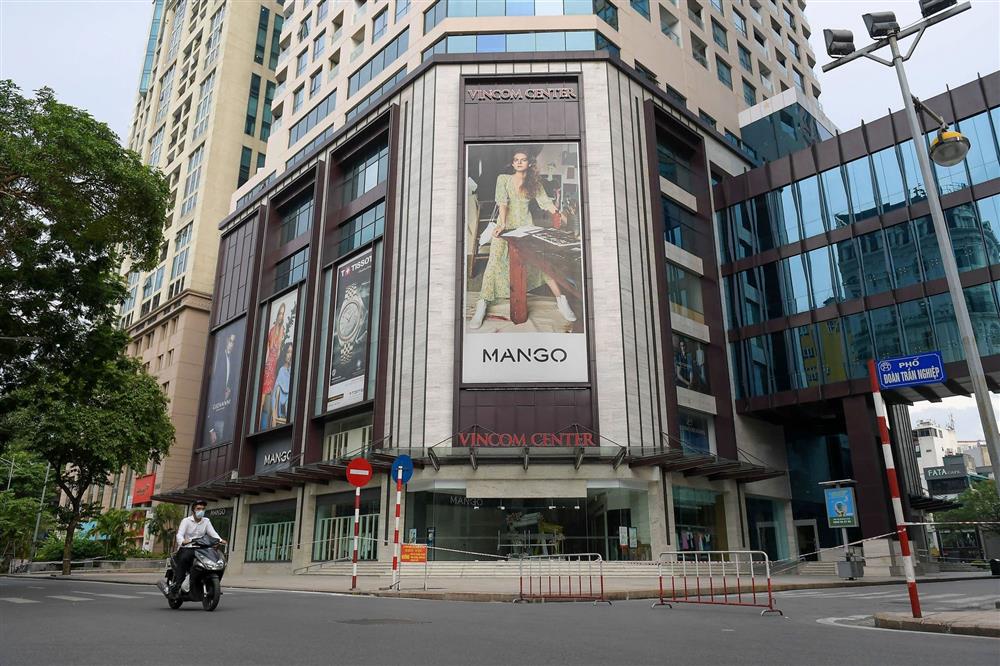 Hà Nội phong tỏa tạm thời Vincom Bà Triệu, khẩn trương truy vết trường hợp liên quan ca nghi mắc COVID-19-1