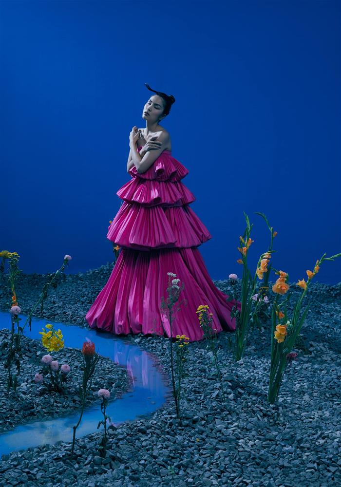 Nổi tiếng ngực lép mà sang Hà Tăng bất ngờ khoe thềm ngực nảy nở khiến fan điêu đứng-5