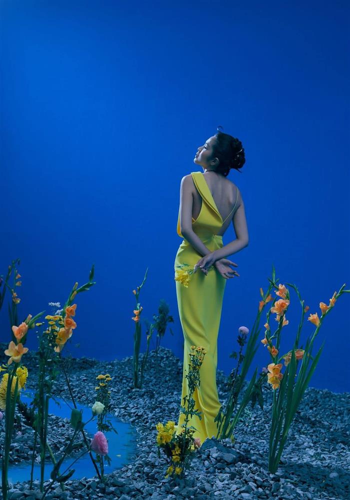 Nổi tiếng ngực lép mà sang Hà Tăng bất ngờ khoe thềm ngực nảy nở khiến fan điêu đứng-6