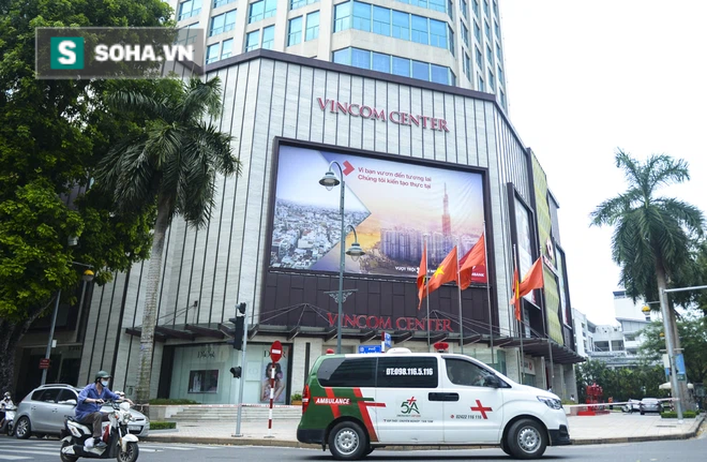 Vào Trung tâm thương mại mua hàng, ra cửa thấy toà nhà bị phong toả khiến nam thanh niên ngỡ ngàng-1