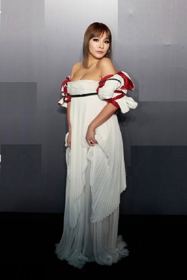 10 bộ váy xấu đến khó hiểu của sao Hàn-3