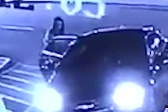 Án mạng rúng động Mỹ: Gọi Uber nhưng lên nhầm xe lạ, cô gái bị đâm liên tiếp 120 nhát dao kinh hoàng với loạt tình tiết gây phẫn nộ